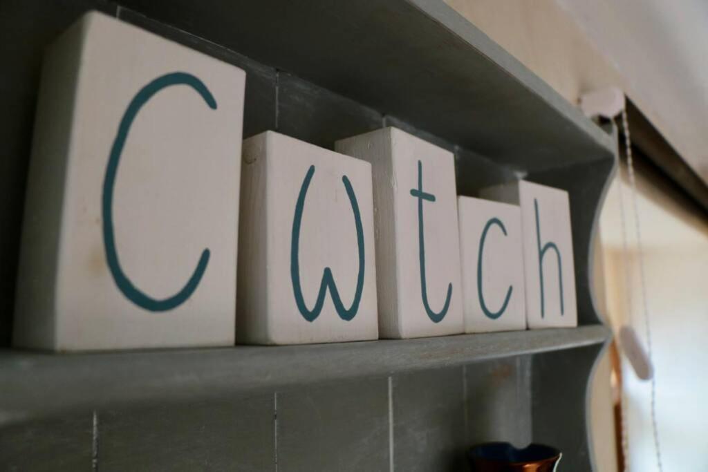 Cwtch Bach - Garnant Villa Ammanford Buitenkant foto